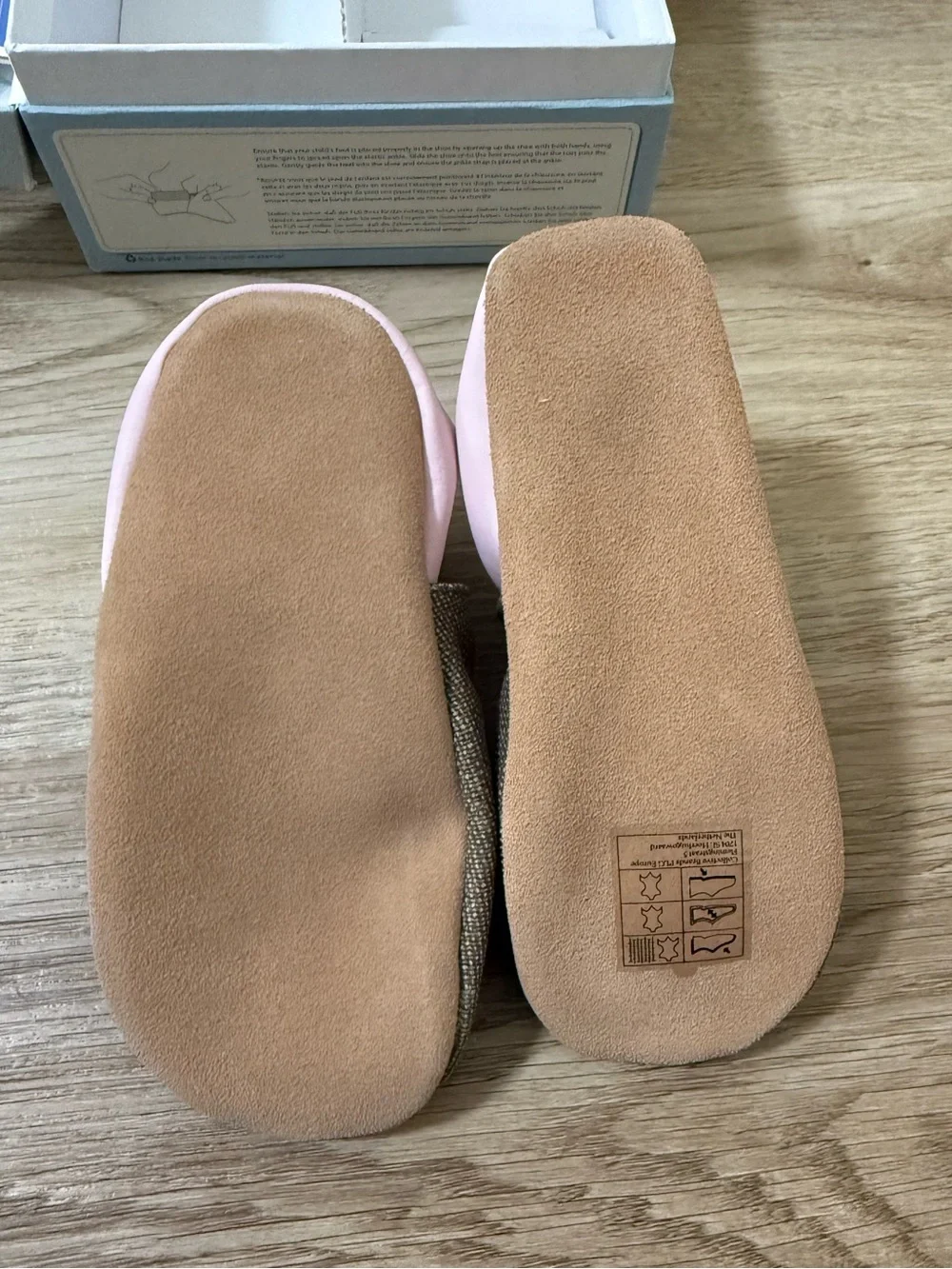 Robeez Soft Soles Organic Scrap Book Brown with Pastel Accent Shoes Sz 10.5-11.5
